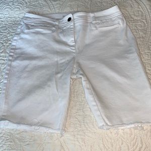 Jones N.Y. Size 6P Sport Stretch White Cut Off Shorts
